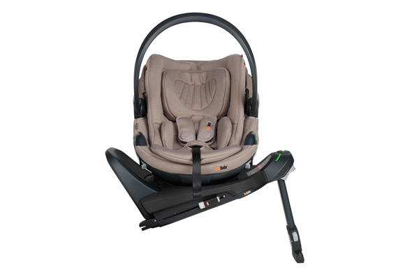 Obrotowy fotelik BeSafe Go Beyond 2 zamontowany na bazie Beyond