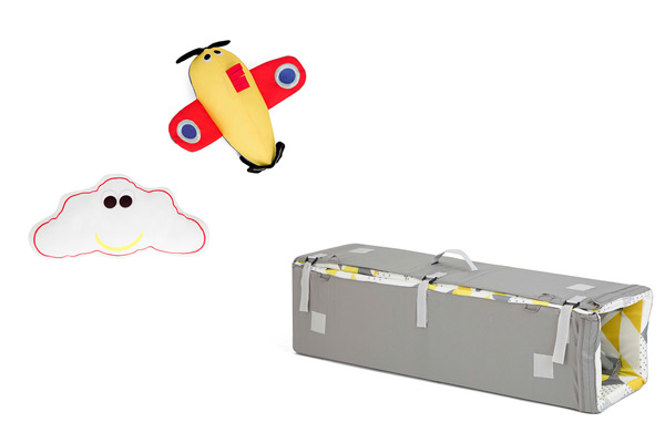 Kompaktowy kojec Joie Cheer w torbie do transportu