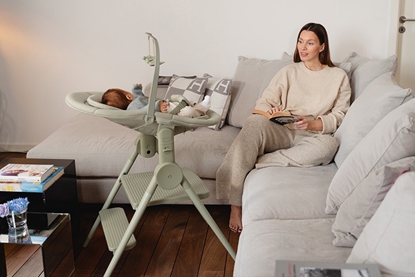 Anex Ozy krzesełko do karmienia z funkcją leżaczka – wielofunkcyjne krzesełko od urodzenia z wkładką redukcyjną, bezpieczne miejsce dla niemowlęcia w salonie.