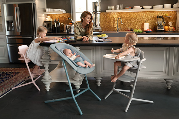 Cybex Lemo krzesełko do karmienia – ergonomiczne siedzisko dla dziecka przy kuchennym stole, nowoczesne krzesełko rosnące z dzieckiem w domowej przestrzeni.