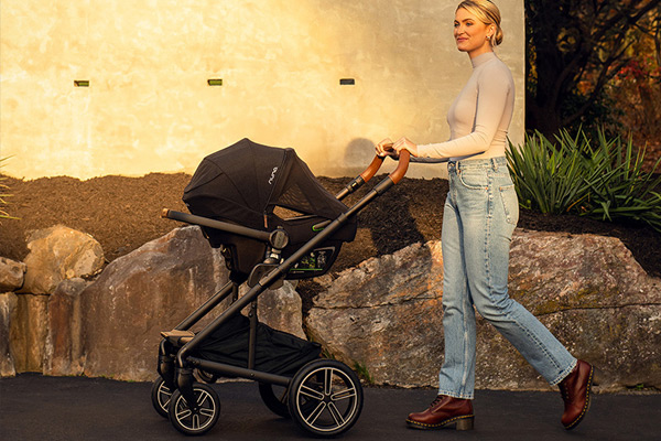 Fotelik niemowlęcy w wózku jako element praktycznego travel systemu