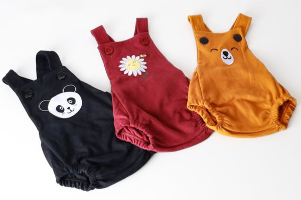 Ubranka dla noworodka jako podstawowy element wyprawki