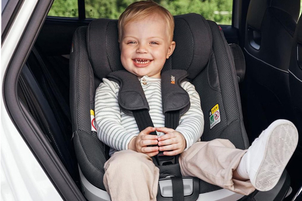 Fotelik samochodowy BeSafe Beyond 360 na bazie obrotowej ISOFIX