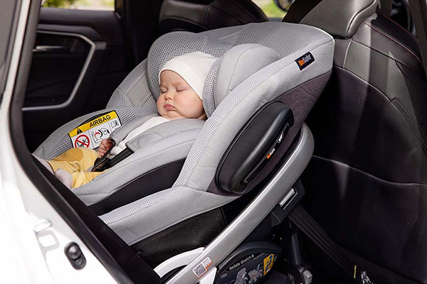 besafe-stretch-lifestyle-saturbaby-pl